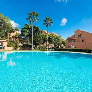 Rentandhomes Golf Elviria Apartamento